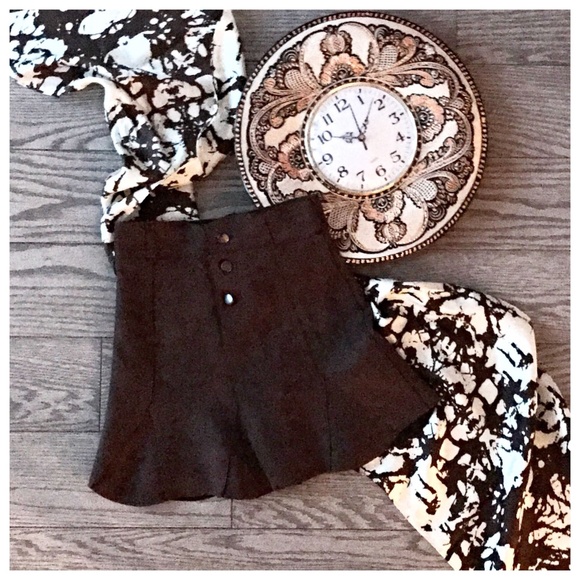 girls / kids brown faux suede skirt with buttons NWT - Picture 1 of 3
